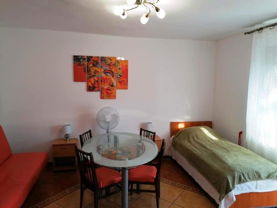 Hostel Pascalis Alesd 객실 사진