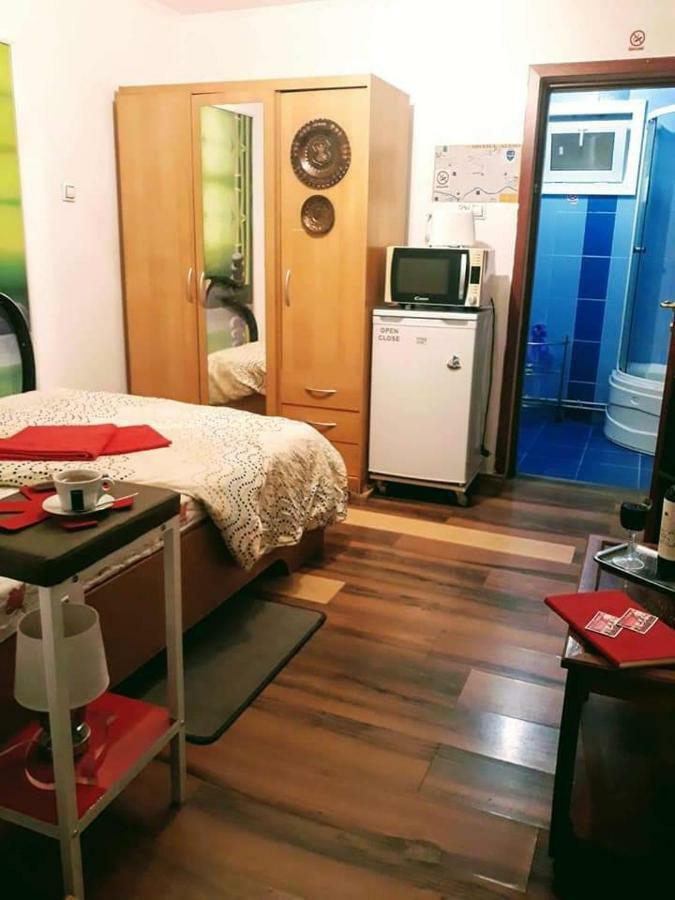 Hostel Pascalis Alesd 외부 사진